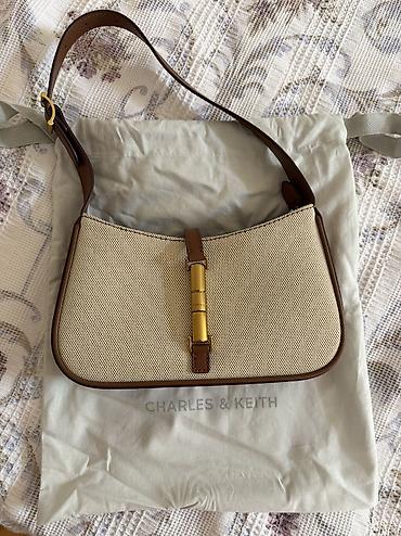 charles keith az: Charles & Keith çiyin çantası - Model: baguette siluetli — 4
