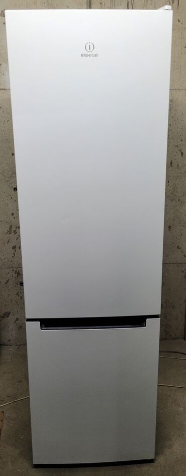 Холодильники: Холодильник Indesit, Б/у, Двухкамерный, Total no frost, 60 * 200 * 60