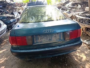 opel astra gtc: Audi 80 (B4), седан, тёмно‑зелёный цвет. машина на разборе — 1