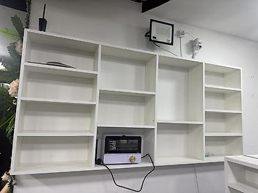 Rəflər: Ağ rəngli divar rəfi və modul rəf sistemi - Material: laminat/MDFlam — 1