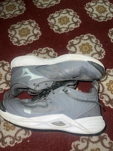 валиболный красовка: Мужские кроссовки, 39.5, Mizuno, Б/у, цвет - Серый — 1