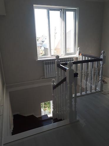 Деревянные лестницы: Деревянная лестница Для дома, Форма лестницы: Много-маршевая, Стиль: Классический — 16