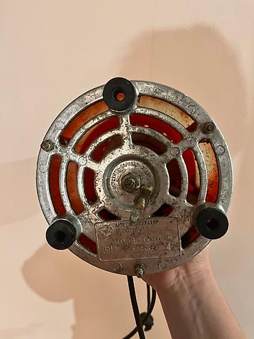 Другая бытовая техника: Продаю электросепаратор Сибирь 2. Б/У в рабочем состоянии, работает — 9