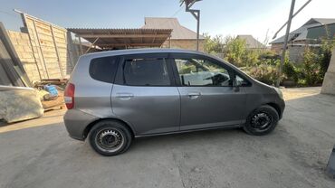 купить маленькую машину недорого: Срочно Продается !! Honda Fit хэтчбек, правый руль, серый цвет кузова