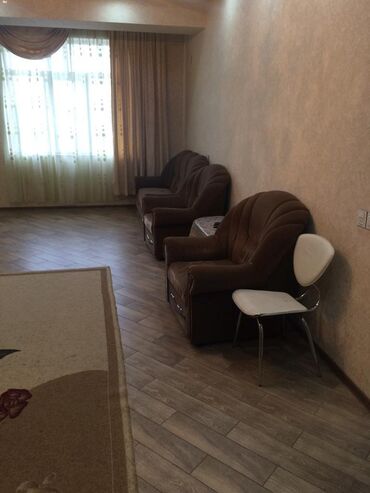 Uzunmüddətli kirayə mənzillər: Bu mənzil yaşayış binasında yerləşir və müasir dizaynlı mətbəx, yemək — 28