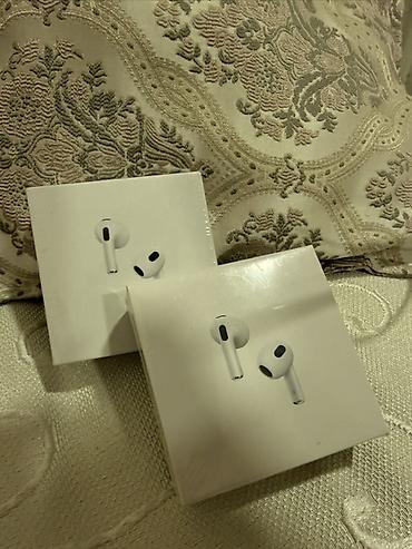 sur mikrofon: Apple AirPods (şəkillərdə Pro və 3‑cü nəsil modelləri) Xüsusiyyətlər — 4