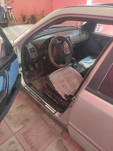 mercedes şəkilləri: Mercedes-Benz 190: 1.8 l | 1995 il Sedan — 8