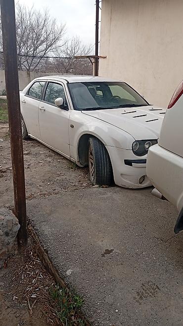 Chrysler: Chrysler 300C SRT dizaynlı sedan - Kuzov: ağ rəng, 4 qapı, geniş — 2
