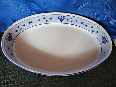 postamenti: Djuvecara,pekac Bavaria porcelan nov iz 70ih godina. Pekac radjen od — 8