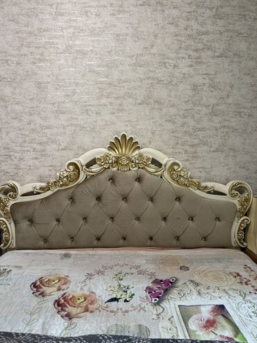 Двуспальные кровати: Кровать с мягким изголовьем, украшенным декоративными элементами в at lalafo.kg Двуспальные кровати: Кровать с мягким изголовьем, украшенным декоративными элементами в