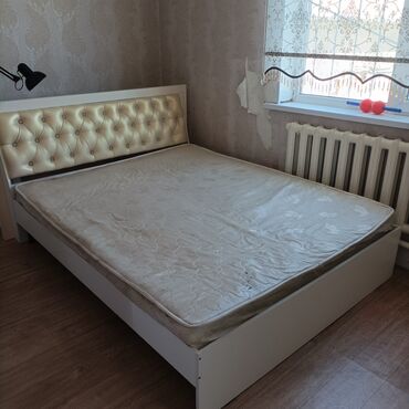 мебель для спальни ош: Спальный гарнитур, Двуспальная кровать, Матрас, цвет - Бежевый, Б/у