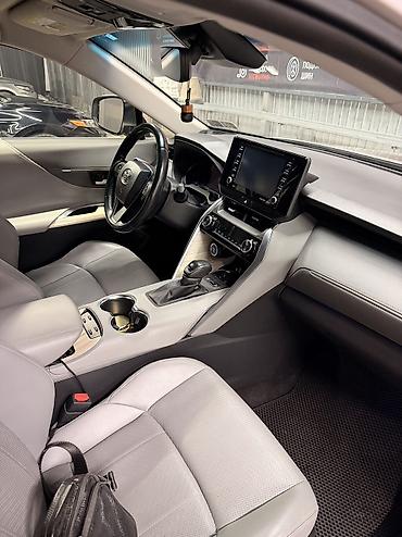 xpeng g3: Toyota Venza: 2021 г., Автомат, Гибрид, Кроссовер — 9
