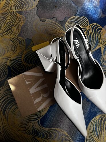 прозрачные туфли: Представляем женские босоножки на высоком каблуке от Zara, в