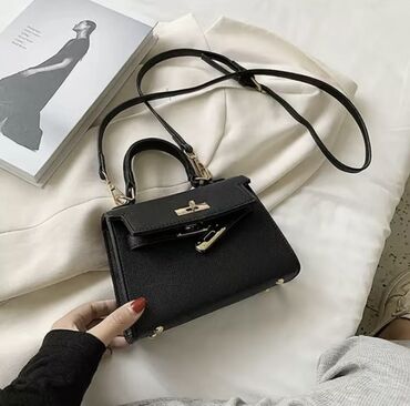 новая женская одежда: •Маленькая, компактная сумочка 👜😍 •В наличии •Цвет: черный •Качество