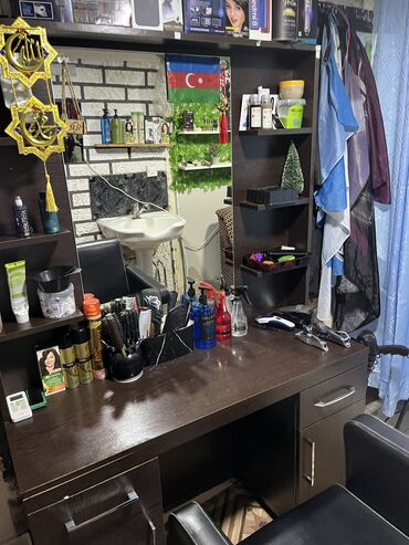 Salon, tibbi mebel dəsti: Bərbər mebeli ideal vezyetdedi