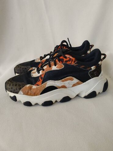 Women's Sneakers and athletic shoes: 38 — 7