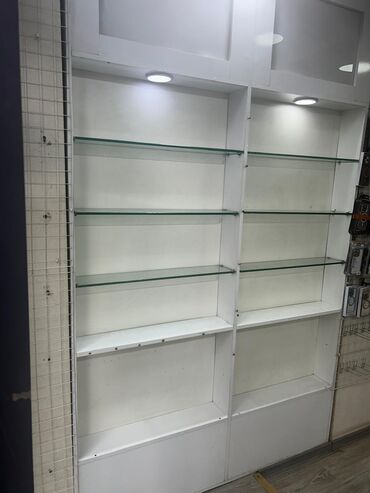 kiraye mağar: Arendaya yer verilir !!!! Telefon mağazasında Ağ rəngdə, iki bölmədən