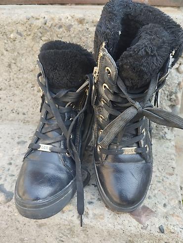 Ботинки и ботильоны: Элегантные женские ботильоны черного цвета с глянцевой поверхностью — 11