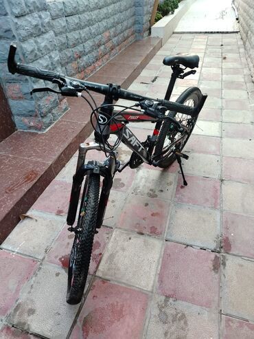 Dağ velosipedi, müxtəlif ərazilərdə rahat sürüş üçün nəzərdə