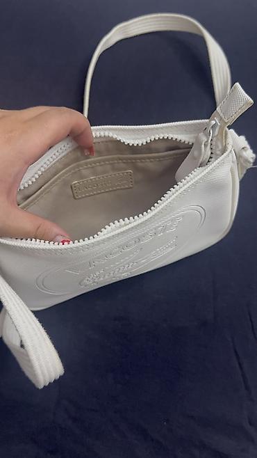lacost: Lacoste çiyin/çapraz çanta – ağ rəng - Brend: Lacoste (ön hissədə iri — 2