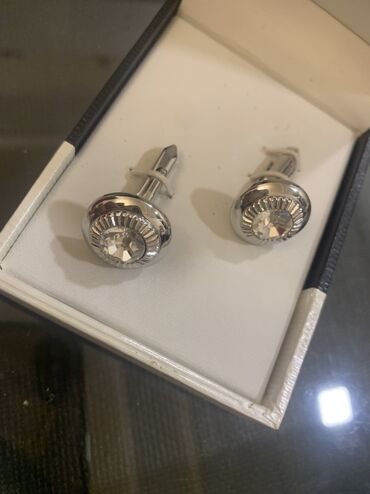 qaş aparatı: Müasir dizaynlı kişi manjet düymələri - Zərif aksessuar axtaranlar