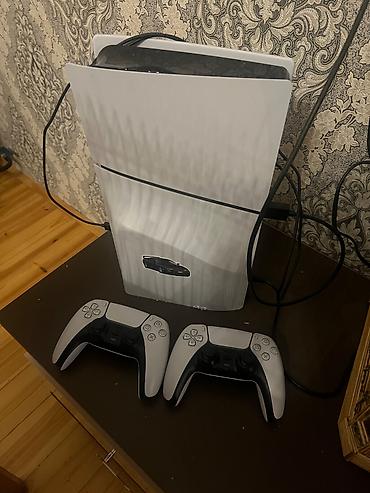 tomb raider: Sony PlayStation 5 Slim 1TB satılır. 🎮 Komplekt: * PS5 Slim 1TB * 2 — 2