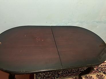 masa jurnalni: Oval formalı, tünd rəngli taxta yemək masası - Material: ağac, cilalı — 1