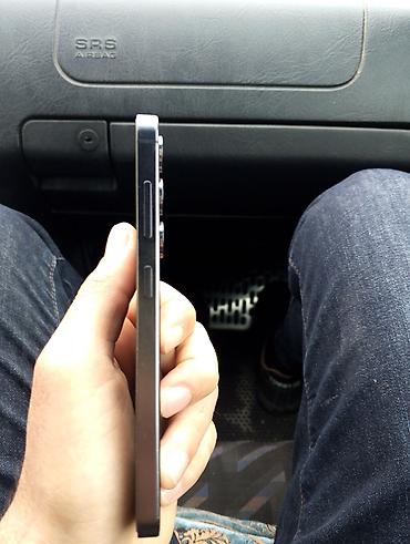 still cool android: Smartfon – qara rəng, düz kənarlı metal korpus - Sol kənarda səs — 1