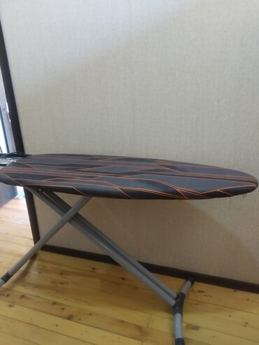 pianino ve diger ev esiyalarini yuklerin dasınmas: Ütü masası,çox az istifadə olunub,ideal vəziyyətdədir.Son qiymət 70