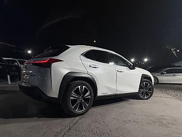 лексус хэтчбек: Lexus UX: 2021 г., 2 л, Вариатор, Гибрид, Кроссовер — 3