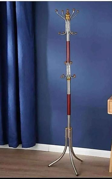 ugaoni ormar: Stojeća garderobna vešalica – metalna, dekor drveta - Materijal — 1