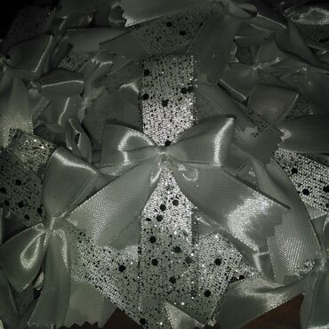 Svadbena oprema: Cvetna traka za kosu sa velom, idealna za posebne prilike. Traka je — 36