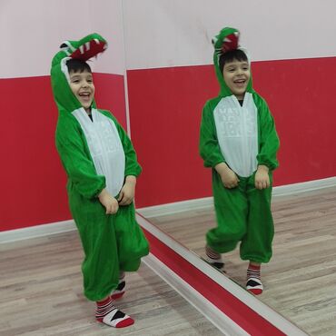 Milli geyimlər: Milli, ziyafət, karnaval və hərbi geyimlərin kirayəsi və satışı. Hər — 13