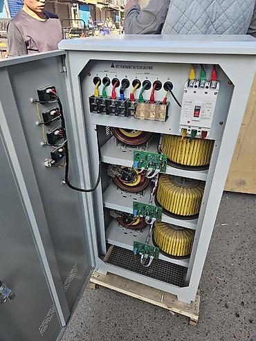 блоки питания 80 plus titanium: Стабилизатор напряжения, Трехфазные — 4