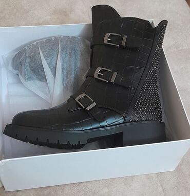 Çəkmələr: Qısaboğaz, Ölçü: 38, rəng - Qara, Yeni — 8