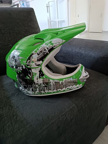 Sportska odeća: Kaciga, Upotrebljenо — 2