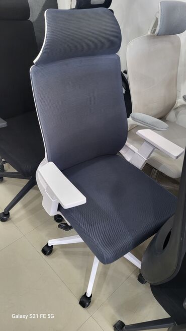 Ofis və oyun kresloları: Yeni, Təkərli, Qolları tənzimlənmir, Parça — 16