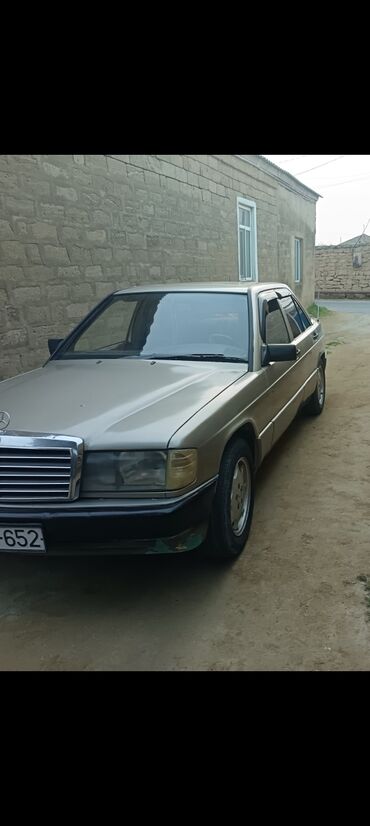 Mercedes-Benz: Mercedes-Benz 190E sedan - Korpus: 4 qapılı sedan, “bej/qızılı” rəng — 3