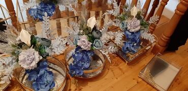 Xonça: Ağ güllərlə birlikdə 700 manata satılır.2 dəst qırmızı və mavi — 3