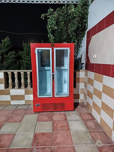 kompressor balonu: İki qapılı vitrin soyuducu - Rəng: qırmızı korpus, şüşə ön qapılar - — 1