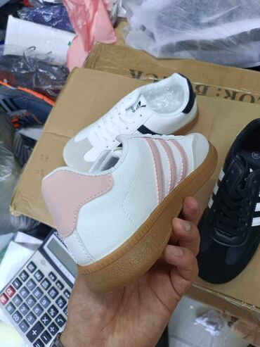 Patike: Adidas, 41 — 9