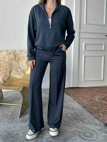 Gornji i donji deo: Komplet trenerka S M L XL 2XL Cena 3300 din — 9