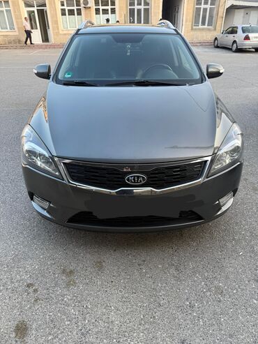 Kia Ceed: 1.4 л | 2010 г. Универсал