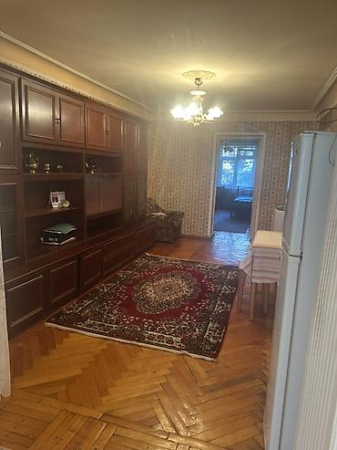 Mənzillər: 3 otaqlı mənzil – tam mebelli - Plan: geniş zal, ayrıca yataq otağı — 3