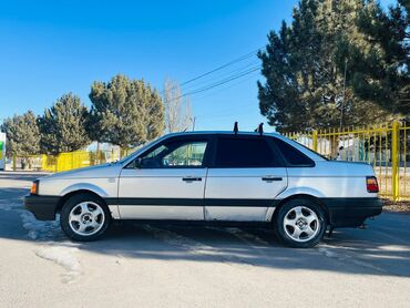 Volkswagen: Volkswagen Passat: 1990 г., 1.8 л, Механика, Бензин, Седан