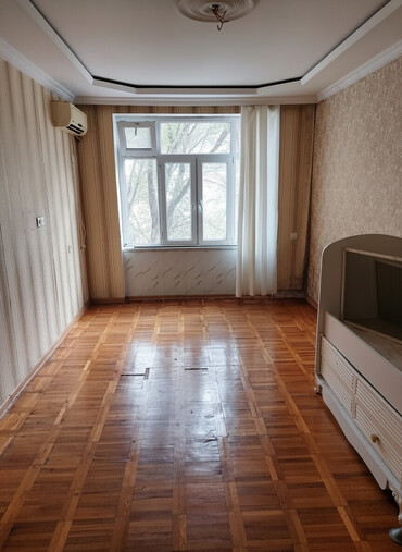 Köhnə tikili: * Mənzil 2 otaqdan 3 otağa artırılıb, mətbəx eyvana keçirilib, orta — 1