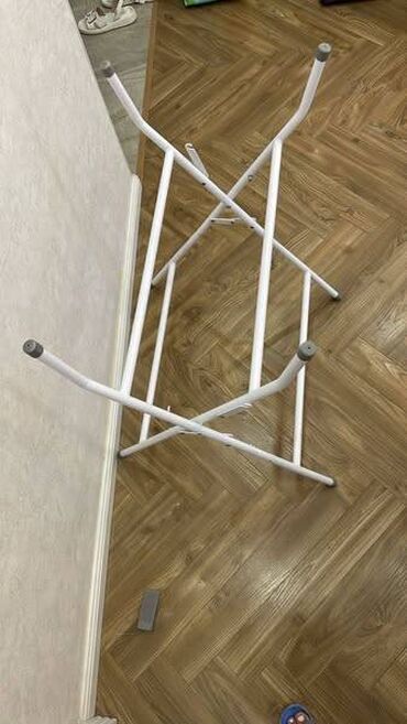 кенгуру для ребенка: Uşaq hamamı üçün metal stend (Металлическая подставка для детской