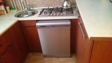 Otaqların uzunmüddətli kirayəsi: Studio tipli, tam mebelləşdirilmiş otaq və mətbəx dəsti. - Otaq — 24