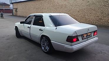 70 сом: Mercedes-Benz E-Class: 1990 г., 2.3 л, Кол менен иштөөчү, Бензин, Седан — 5