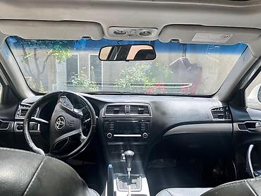 QAZ: QAZ : 1.8 l | 2014 il 202000 km Sedan — 5